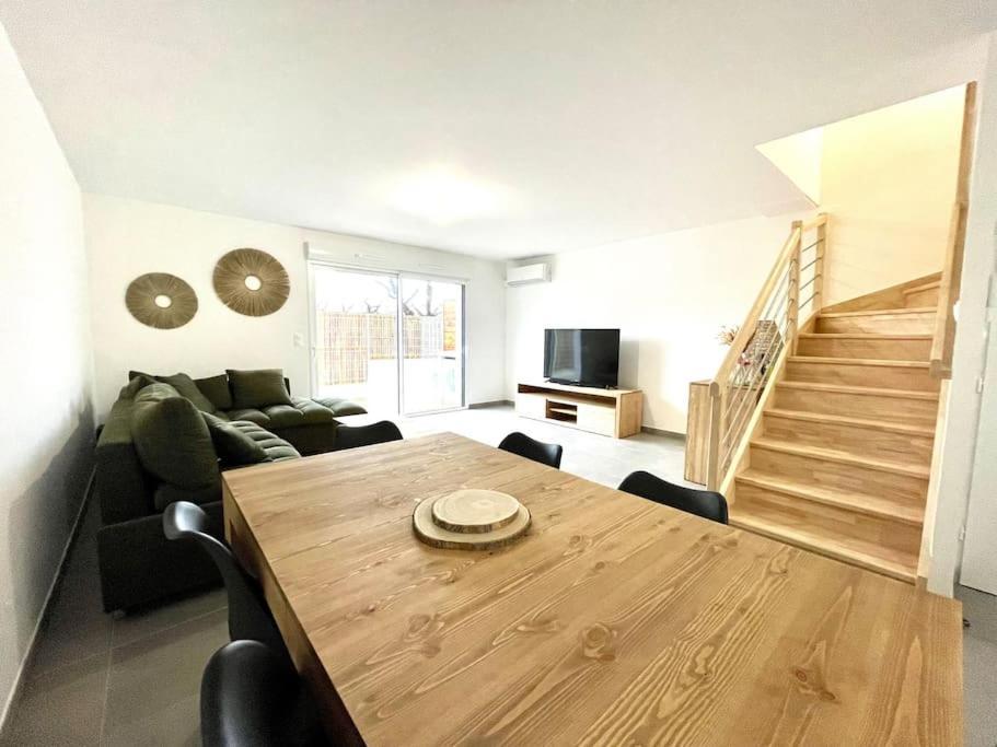 Villa 8 Personnes Bord De Mer Climatisee Сент-Мари-де-ла-Мер Экстерьер фото