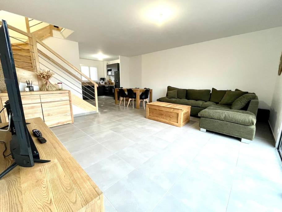 Villa 8 Personnes Bord De Mer Climatisee Сент-Мари-де-ла-Мер Экстерьер фото